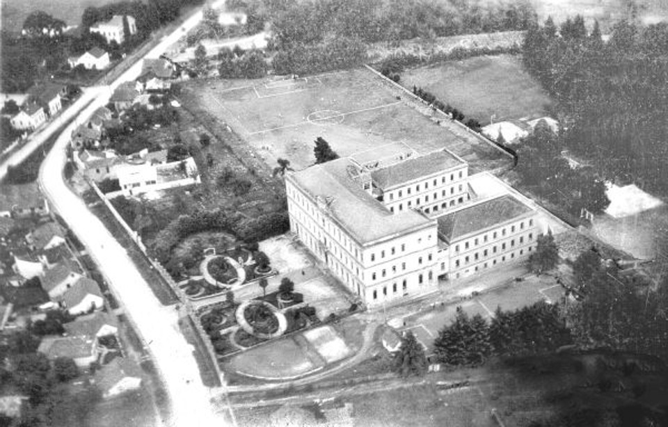 Colégio Paranaense, no bairro do Seminário. Em 1940 |