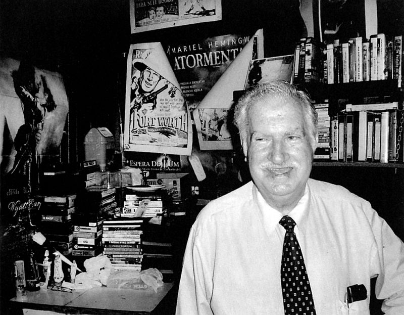 Jorge de Souza, proprietário do cine Morgenau, um dos mais antigos do Paraná, reunia os pioneiros do cinema em sessões de bate-papo hoje encabeçadas pelo filho | Luciana Cristo/Divulgação