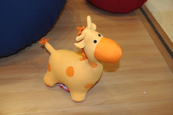 Girafa Jubiléia, antialérgica e atóxica. Custa R$ 82, na Fom | 