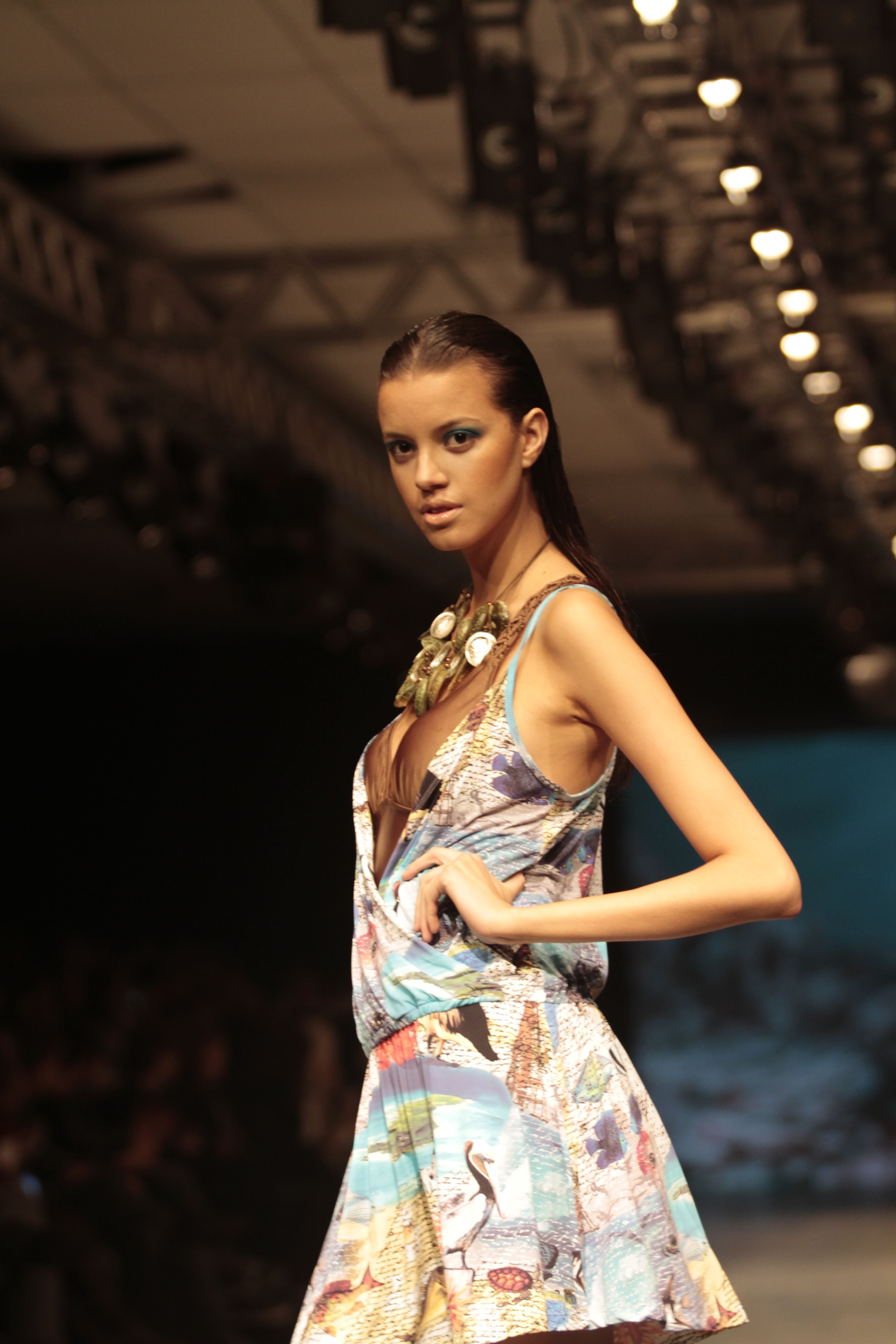 Fogo se alastrou e atingiu caminhões e carretas usadas para o transporte do combustível | Daniel Costa/Jornal de Londrina