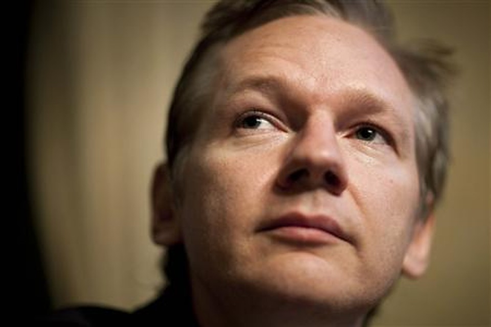 Foto de arquivo do fundador do WikiLeaks Julian Assange numa entrevista coletiva em Genebra, em novembro deste ano | REUTERS/Valentin Flauraud