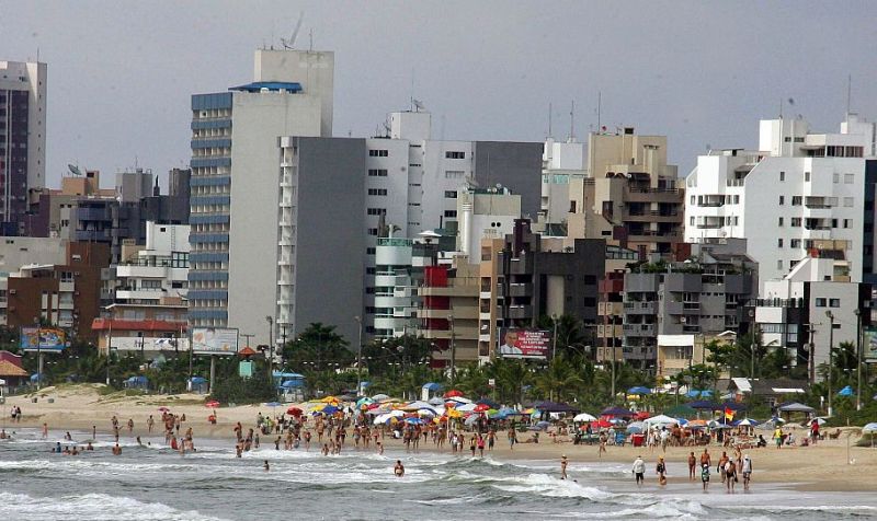 Caiobá, em Matinhos, é um dos locais mais procurados pelos veranistas. Preços dependem da qualidade do imóvel e da localização em relação à praia | Daniel Castellano/ Gazeta do Povo