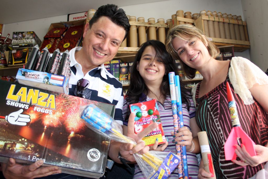 Festa em família e em segurança: Marcello Brasil (à esq.), Giovanna (ao centro) e Danielle (à dir.) | Walter Alves/Gazeta do Povo