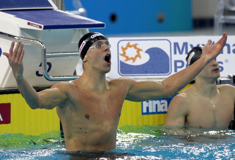 César Cielo durante a semifinal dos 50 metros livre, Cielo bateu o recorde de campeonato, evento realizado no Dubai Sports Complex | Marwan Naamani / AFP Photo