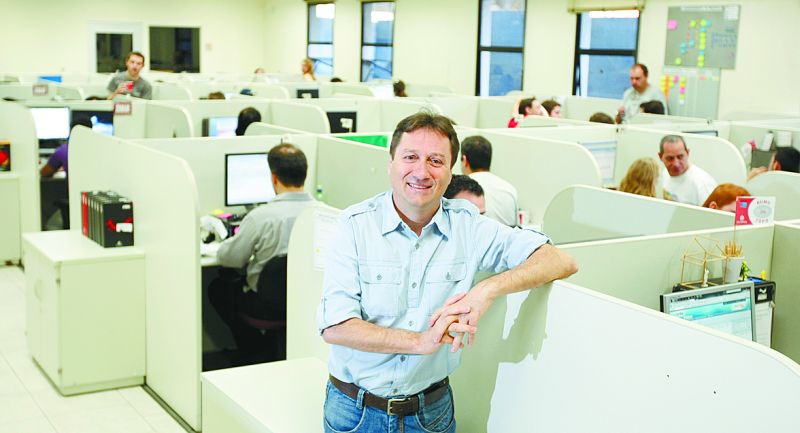 Gilmar Pértile e os funcionários da EBS: todos têm acesso às reuniões | Daniel Castellano / Gazeta do Povo