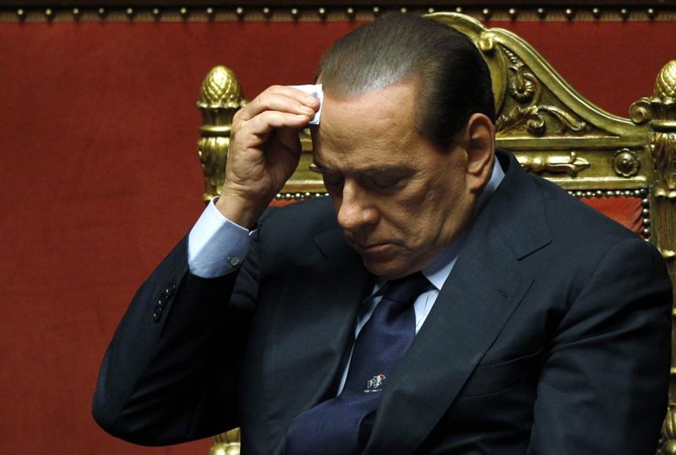 Na véspera de votação, Berlusconi oferece acordo a rebeldes Primeiro-ministro italiano, Silvio Berlusconi, prometeu readmitir em seu governo deputados rebeldes de centro-direita, caso vença a votação de uma moção de desconfiança | Reuters
