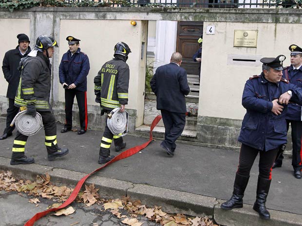 Pacote era semelhante ao encontrado no metrô de Roma | Foto: Alessandro Bianchi/ Reuters