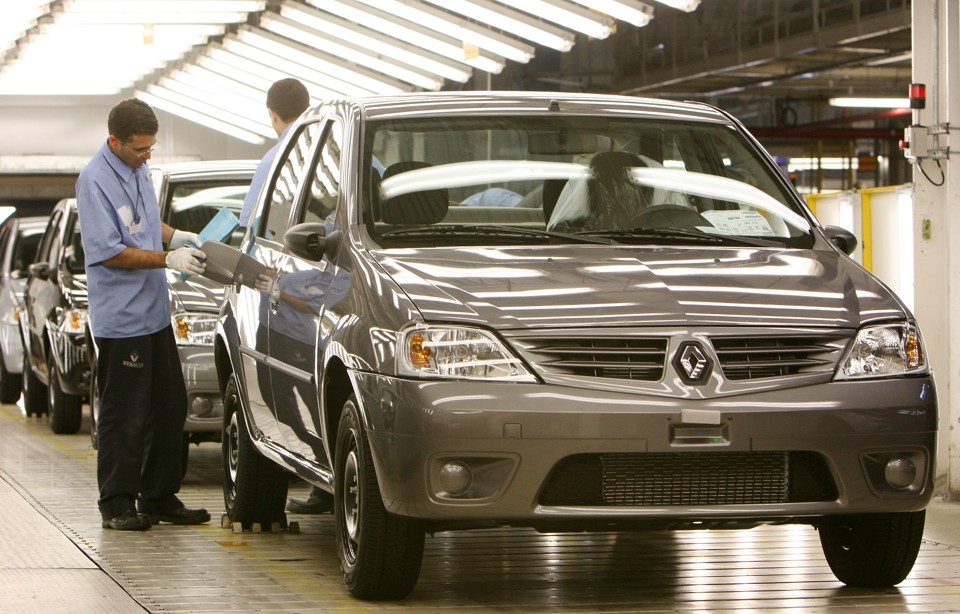 Renault pode ter lucro recorde de US$4,4 bi em 2010, diz jornal A Renault pode apresentar lucro líquido recorde de 3,3 bilhões de euros este ano, revertendo prejuízo de 3 bilhões de euros apurado no ano passado | Divulgação