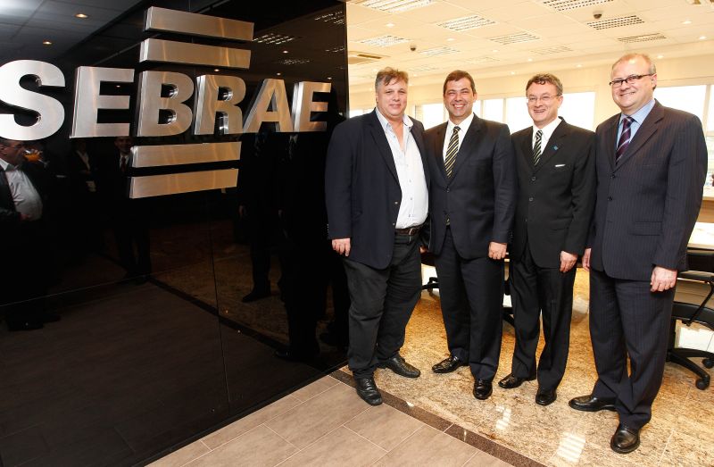 Nogaroli (primeiro à esquerda) apresentou candidatura para resolver impasse | Divulgação/La Imagen