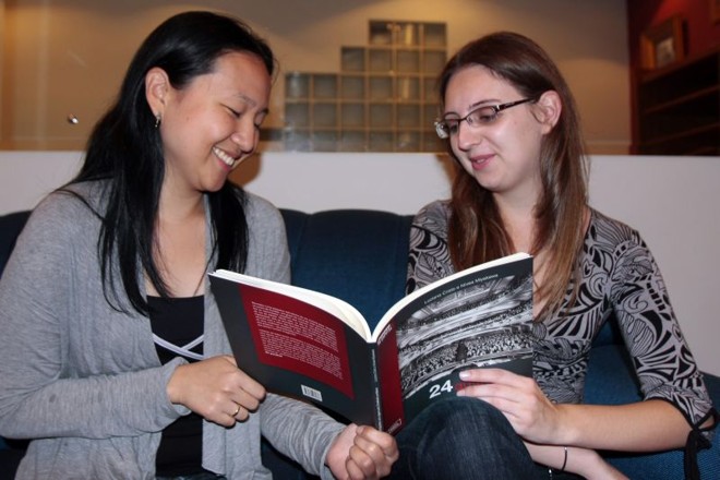 Nívea Miyakawa e Luciana Cristo narram as histórias ouvidas dos entrevistados |