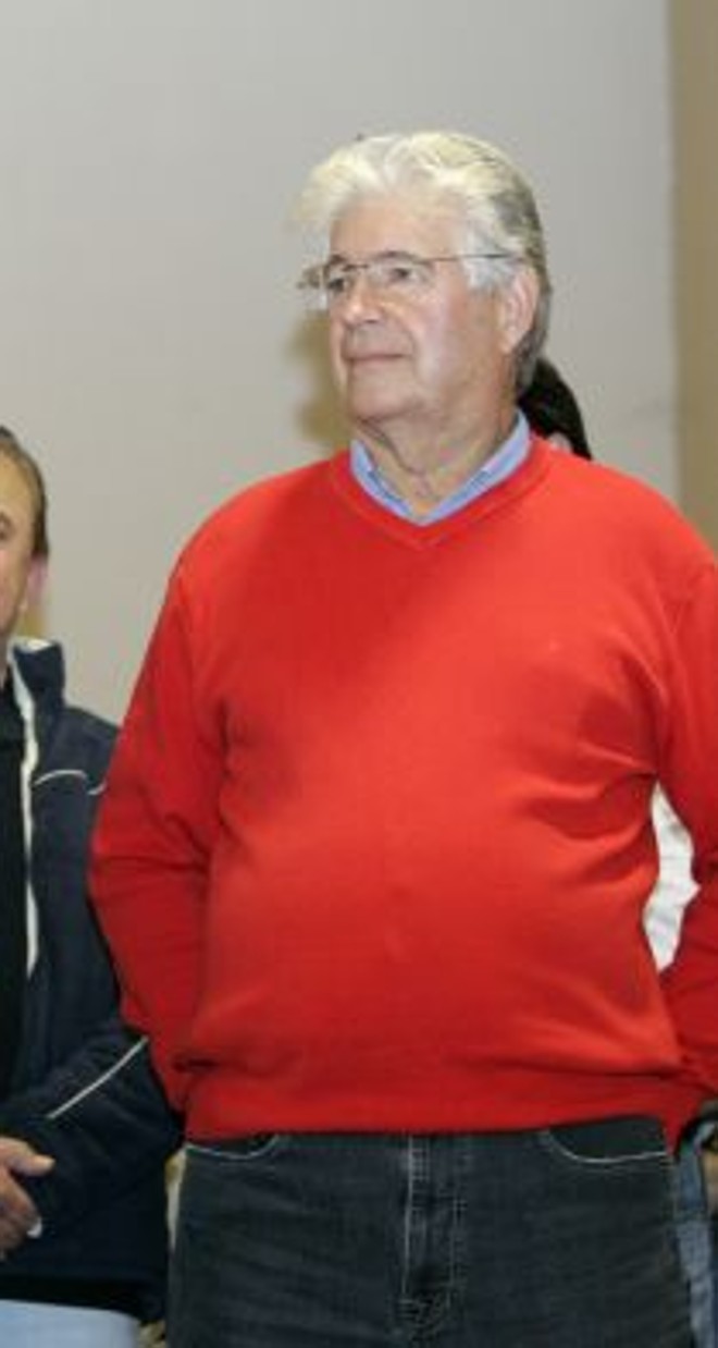 Requião: defesa da aposentadoria é falha. |