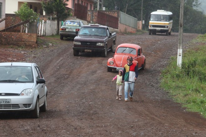 Campina do Simão, perto de Pitanga: estrada mal terminou e mudanças já se manifestam | 