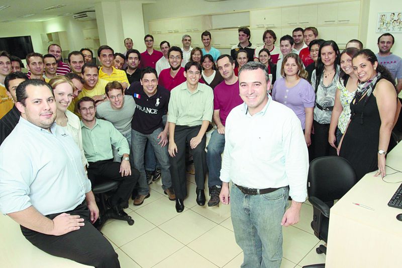 Ilson Rezende e e os funcionários da DB1: preocupação constante em reter talentos | Ivan Amorin / Gazeta do Povo