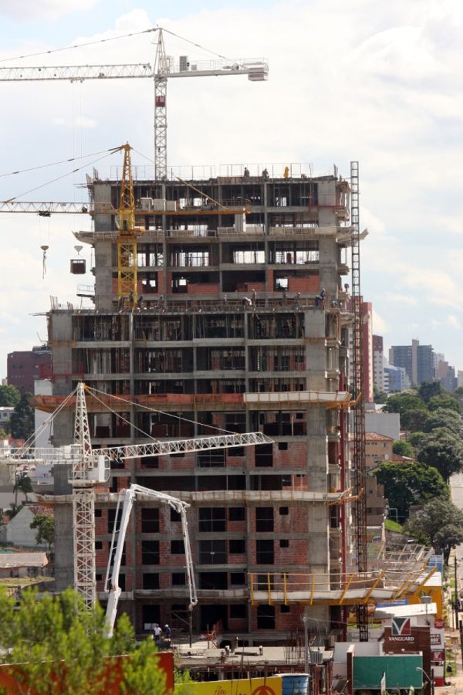 Construções de médio padrão são destaque no Bacacheri e Boa Vista |