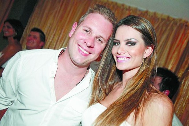 FESTA DO BRANCO -O empresário Tite Clausi escolheu a Awake Concept Club para realizar mais uma edição da sua já tradicional Festa do Branco, que desta vez, contou com o projeto de house vocal Duo Vox Live no line up. Em bonito gesto social, Tite arrecadou brinquedos para crianças carentes durante a festa. Entre os presentes, destaque para Joselito Zoreck e Fernanda Luchiari |