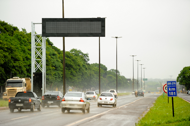 Os primeiros alertas falam sobre as condições do trânsito nas regiões onde os painéis estão instalados | Fábio Dias/Gazeta do Povo
