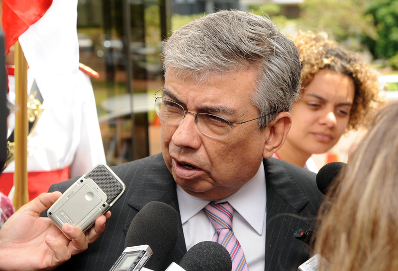 O senador Garibaldi Alves Filho fala à imprensa em frente ao Tribunal de Contas da União | Agência Brasil