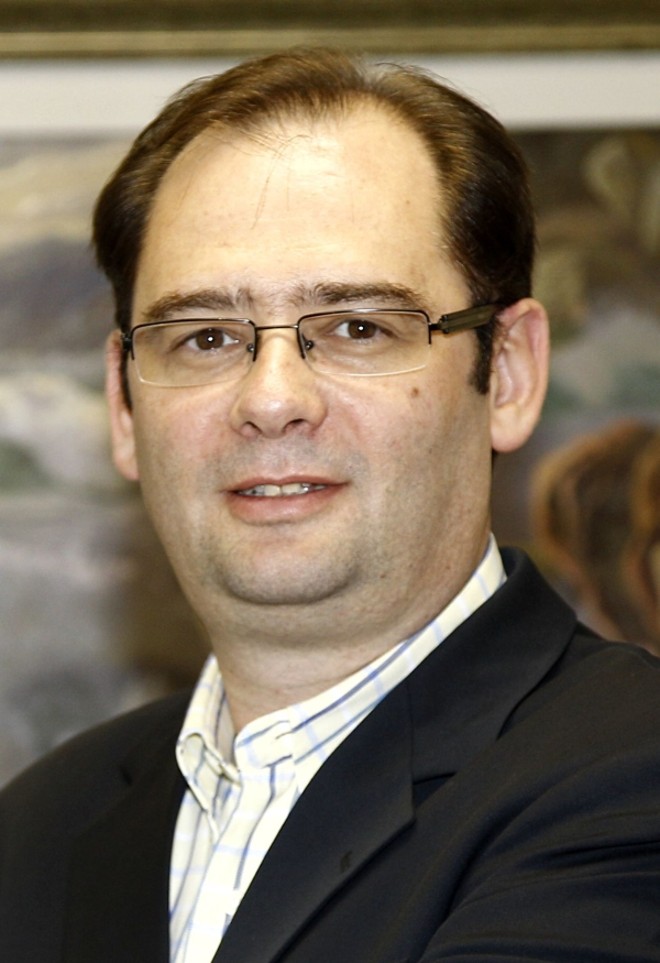 Edson Casagrande (PSDB)-*Cargo que ocupará: secretário de Assuntos Estratégicos *Posição atual: empresário. Foi suplente de Gustavo Fruet na campanha para o Senado. Dirigiu diversas associações empresariais do Sudoeste do estado. Um dos fundadores da Associação para o Desenvolvimento Tecnológico e Industrial do Sudoeste do Paraná, que presidiu até 2010. Tem 41 anos | 