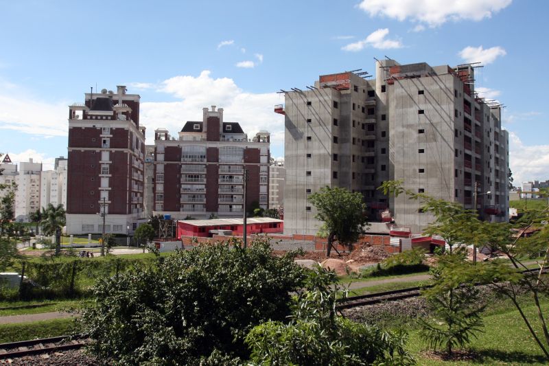 Este ano, a região do Cabral teve 31 dos 43 empreendimentos lançados nos padrões alto e luxo | Walter Alves / Gazeta do Povo