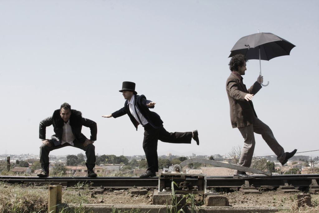 Trio Quintina durante a temporada de Cirk, espetáculo que ocupou o Teatro Paiol neste ano | Divulgação
