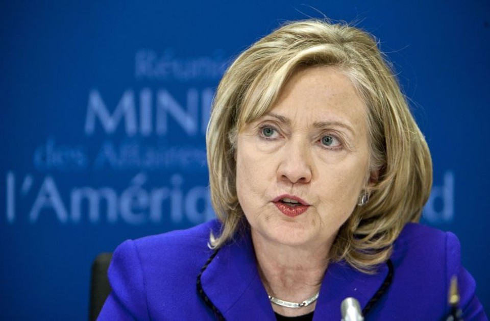 Hillary vê Secretária de Estado dos EUA Hillary Clinton, durante conferência no Canadá | AFP