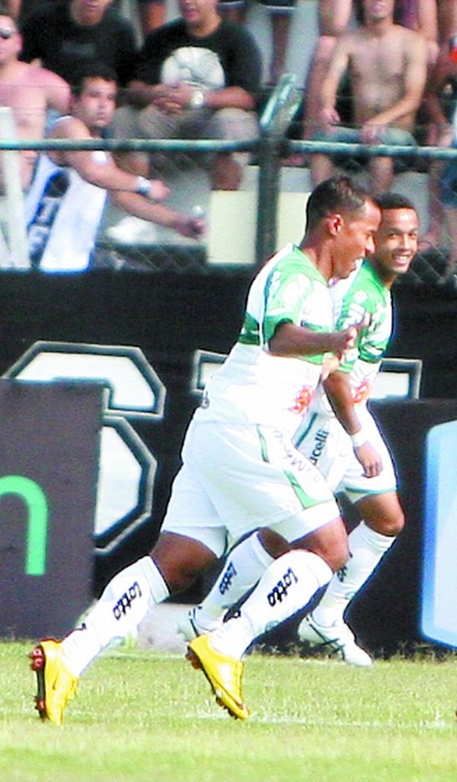 Marcos Aurélio confirma a boa fase, garantindo a primeira vitória do Coxa em 2011 | 