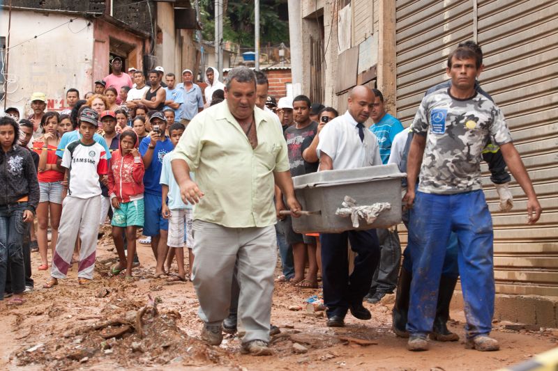 Paulo dos Santos, 16 anos, morto no Jardim Zaíra, em Mauá: uma das 14 vítimas das chuvas em São Paulo | Daniel Teixeira / AE