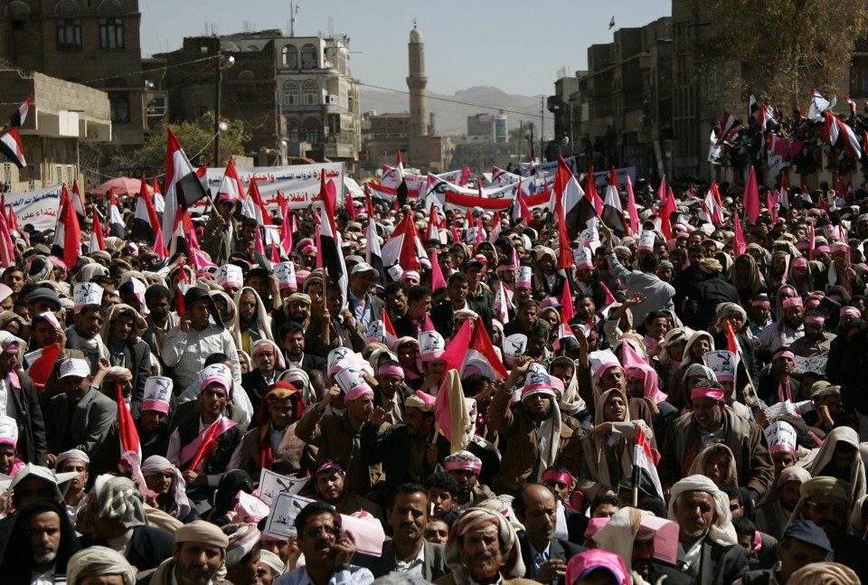 Manifestantes da oposição participam de um protesto contra o governo, em Sanaa, no Iêmen | REUTERS/Khaled Abdullah