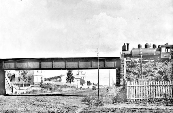Fotografia feita em 1905 da Rua João Negrão, onde vemos a primeira Ponte Preta, inaugurada em 1885. A atual foi instalada na década de 1940 |