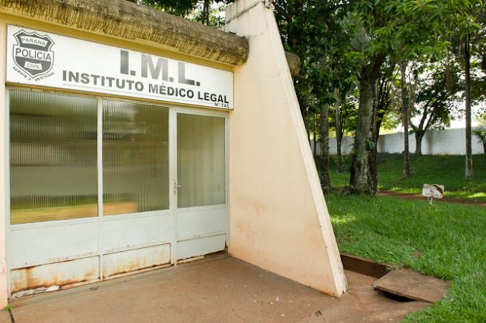 Viatura encostada no pátio do IML, com problemas mecânicos | Felippe Aníbal/ Gazeta do Povo