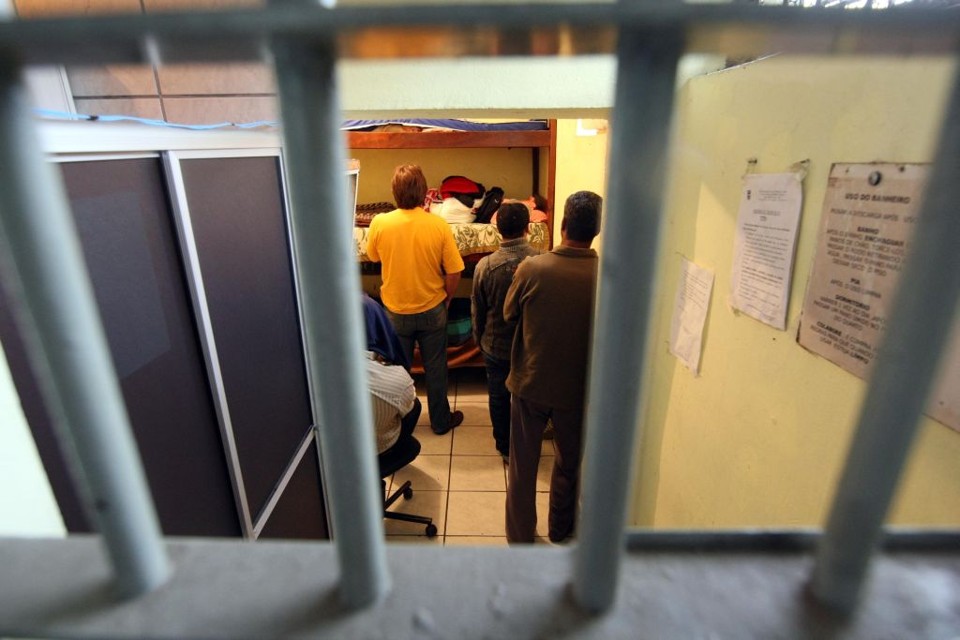 Cela do 5º Distrito Policial, no Bacacheri, concentra homens que tiveram prisão decretada por deixar de pagar pensão aos filhos | Albari Rosa/Gazeta do Povo