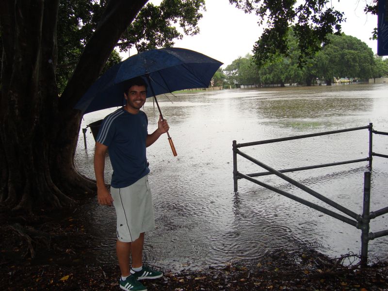 Henrique Teles, em Brisbane: bens foram salvos graças ao segundo andar | Arquivo pessoal