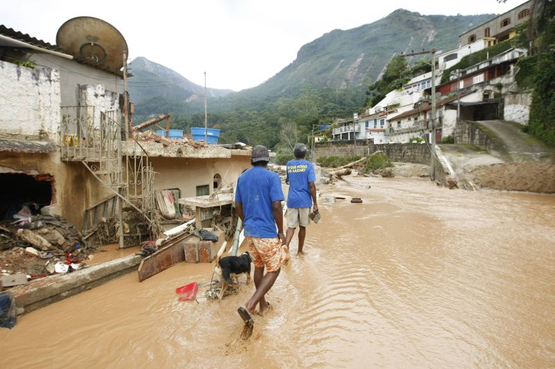 Contato com água de enchente aumenta a possibilidade de contrair leptospirose, transmitida pela urina dos ratos | Daniel Castellano/Gazeta do Povo/Enviado especial