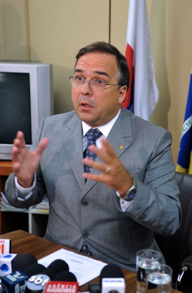 Sandro Mabel (esq.) lançou a ideia de construir o novo anexo, com custo estimado de R$ 130 milhões. Ele ainda prometeu fixar o salário dos deputados federais, por tempo indefinido, no valor máximo permitido para o poder público brasileiro | Leonardo Prado / Agência Camara