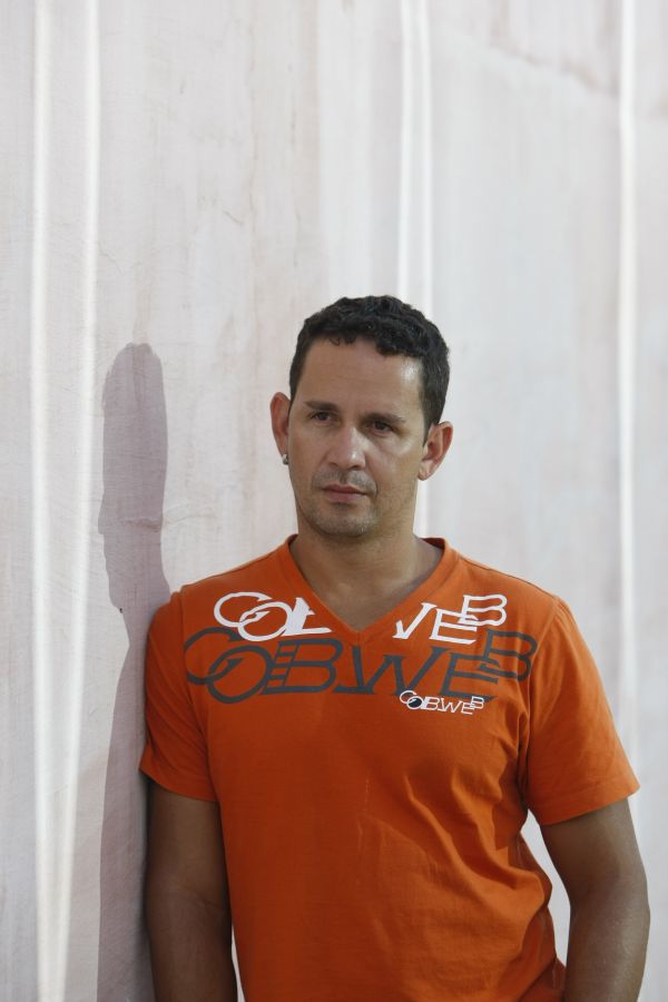 Aos 31 anos, Aly Muritiba não pensa em sair de Curitiba: quer contar histórias com o sotaque da cidade | Marcelo Elias/ Gazeta do Povo