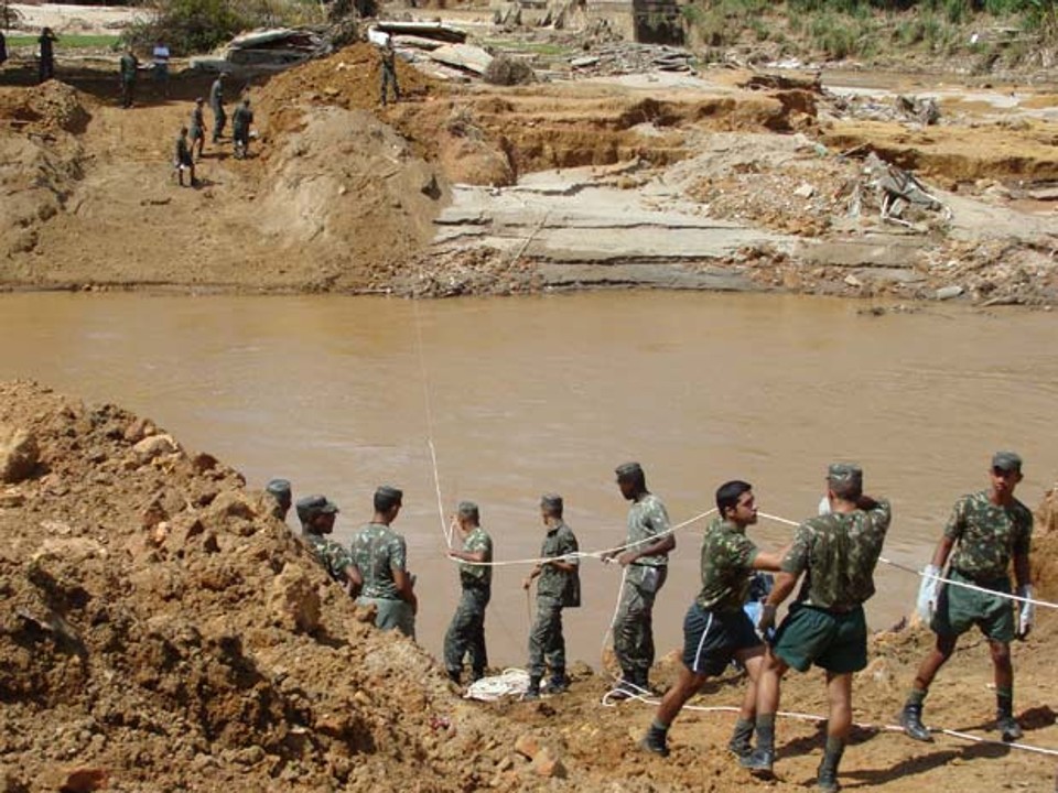 Exército começa a reconstruir ponte em Bom Jardim | Divulgação/Prefeitura municipal de Bom Jardim