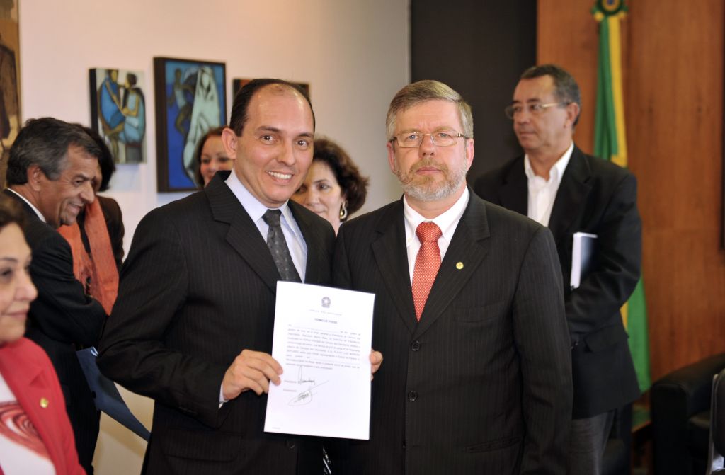 O suplente do PSDB Flávio Antunes (à esq.) com o presidente da Câmara, Marco Maia (PT-RS), durante a posse | Rodolfo Stuckert / Ag Câmara