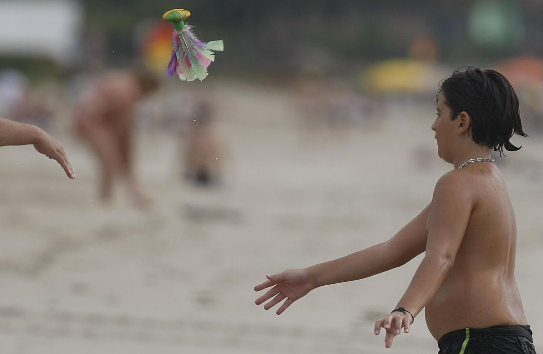 O esporte é democrático. Pode ser praticado por veranistas de todas as idades | Jonathan Campos/Agência de Notícias Gazeta do Povo