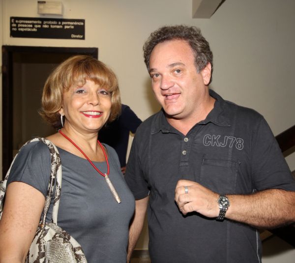 O novo diretor do Museu de Imagem e Som, Fernando Severo, em altos papos com a presidente da Fundação Cultural de Curitiba, Maria Christina de Andrade Vieira, domingo à noite, na abertura da Oficina de Música de Curitiba | Luiz Cequinel