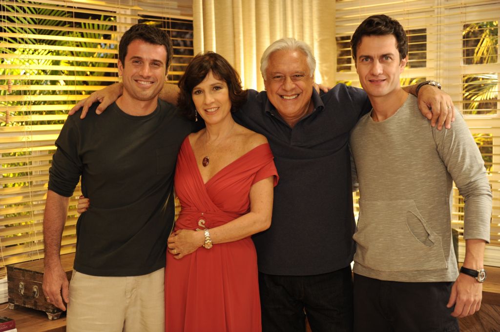 Gabriel Braga Nunes, Natália do Vale, Antonio Fagunes e Eriberto Leão: ódio e amor em família no folhetim Insensato Coração, de Gilberto Braga e Ricardo Linhares | Divulgação/Rede Globo