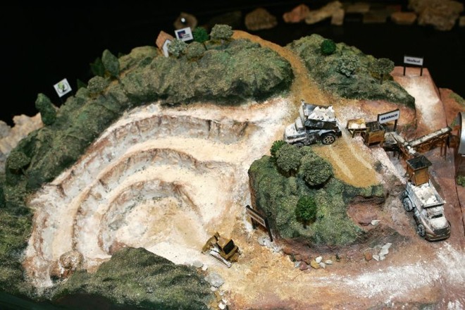 Entre as maquetes do museu, a que mostra como funciona a extração de calcário | 