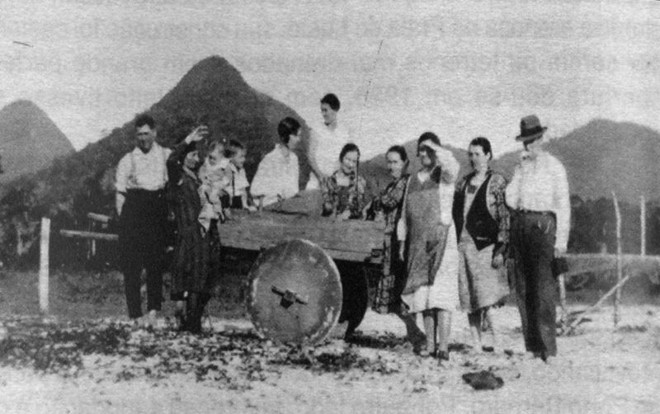 Carro de boi usado no transporte de turistas entre Caiobá e Pontal do Sul |