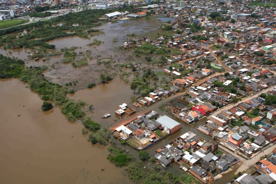 Bairros de Pouso Alegre, no Sul de Minas Gerais, continuam alagados | Gustavo Andrade / O Tempo / AE