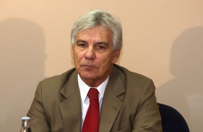 Arzua, ex-secretário: declaração em cartório de que não assinou o ato | 