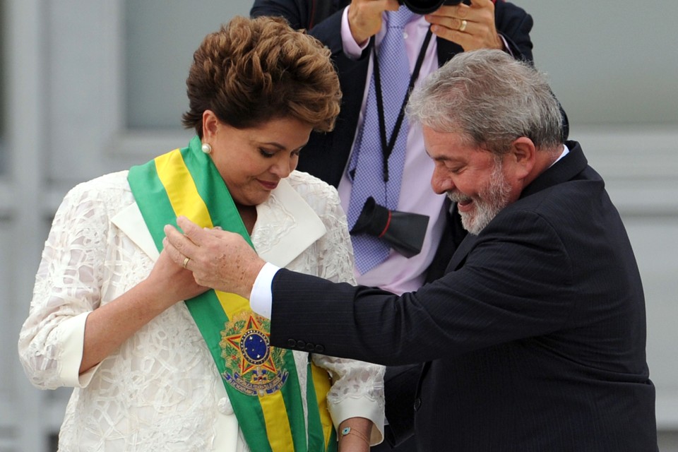 Dilma e Lula: saudades da faixa. | AFP