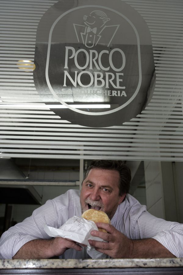 Franquia é uma boa forma de expandir sem ter capital próprio e tornar o crescimento mais rápido. Além disso, facilita na administração, já que é impossível estar em todos os lugares. Luiz Alberto Mazanek, diretor da sanduicheria Porco Nobre | Hedeson Alves/ Gazeta do Povo