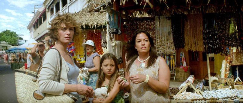 A atriz Cécile de France interpreta Marie, jornalista que quase morre afogada no tsunami da Indonésia | Divulgação