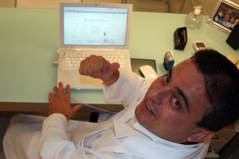 Clínico-geral Ivan Jose Paredes Bartolomei: e-mail é útil para manter contato com pacientes, sanar pequenas dúvidas e dar orientações | Walter Alves/Gazeta do Povo