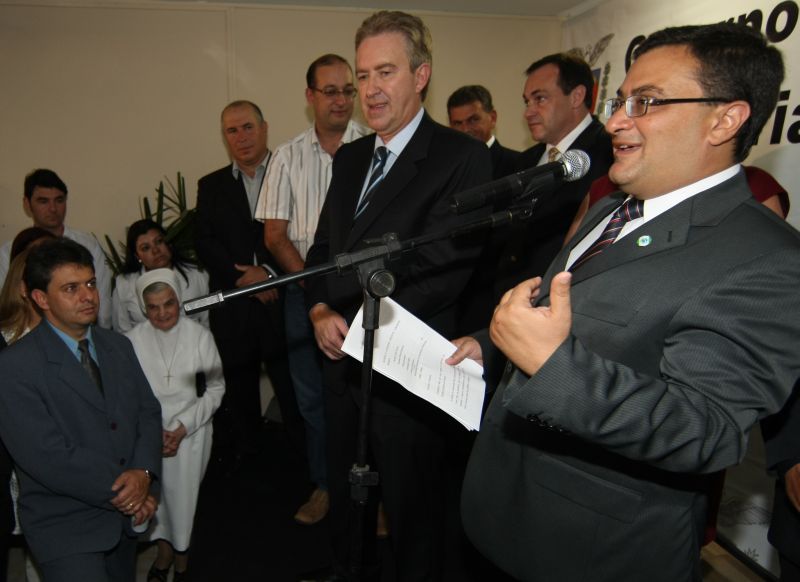 Michele Caputo Neto, novo secretário estadual de saúde, ao lado do prefeito de Curitiba, Luciano Ducci: reclamações sobre as condições de caixa da secretaria | Aniele Nascimento/ Gazeta do Povo