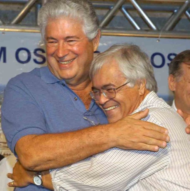 Maurício Vitor recebe o maior abraço | 